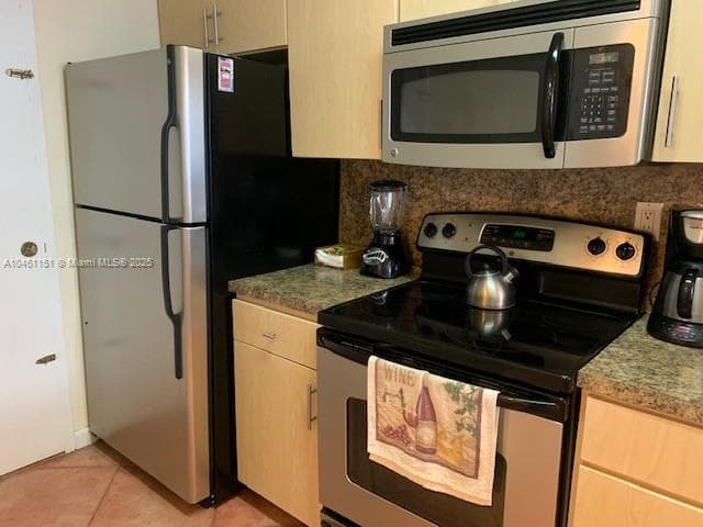 A10461151 — Miami Beach — 6