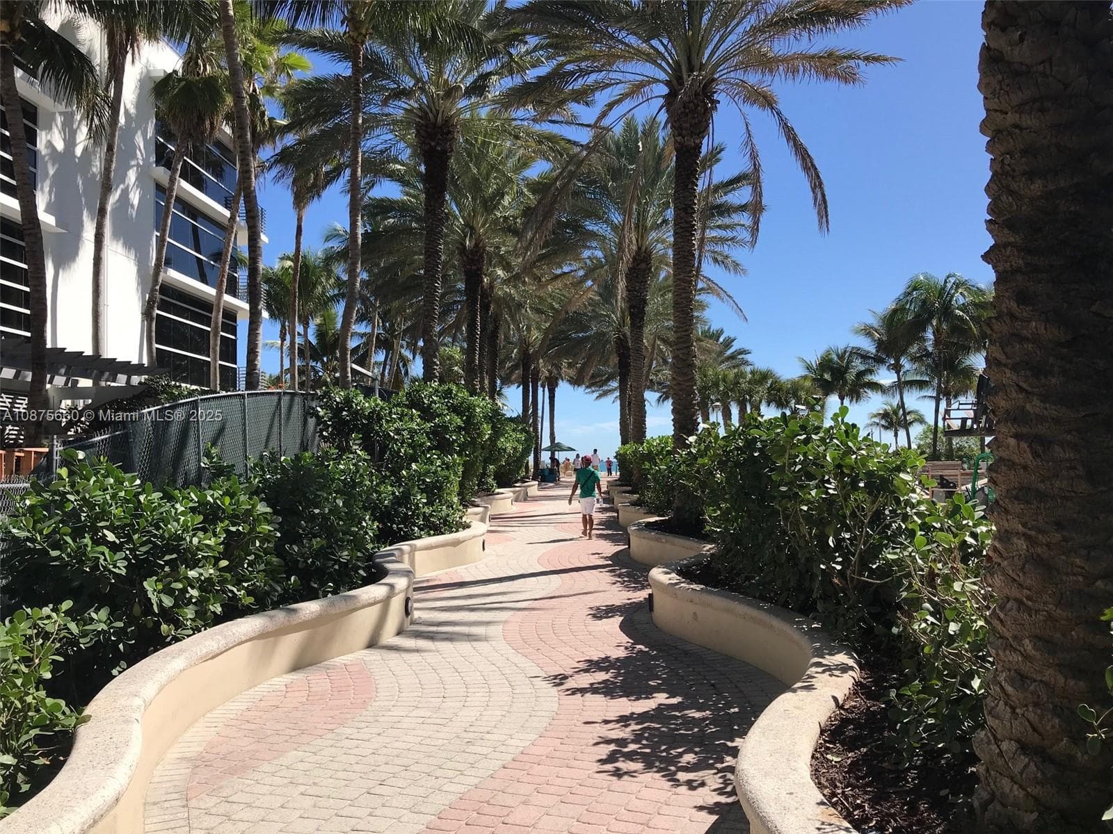 A10875660 — Miami Beach — 23