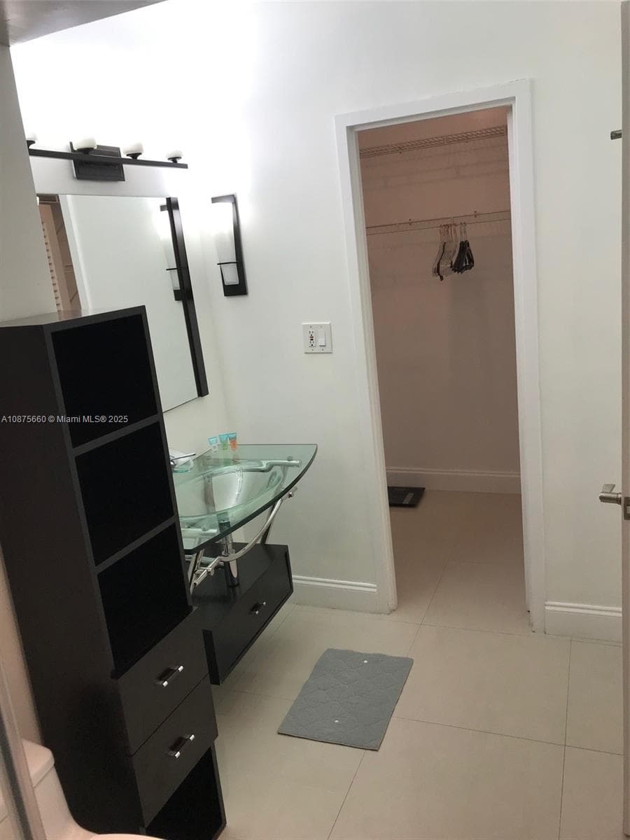 A10875660 — Miami Beach — 18