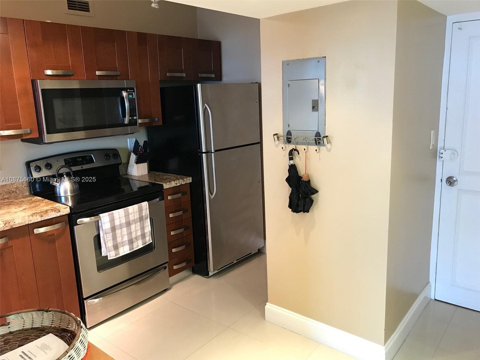 A10875660 — Miami Beach — 15