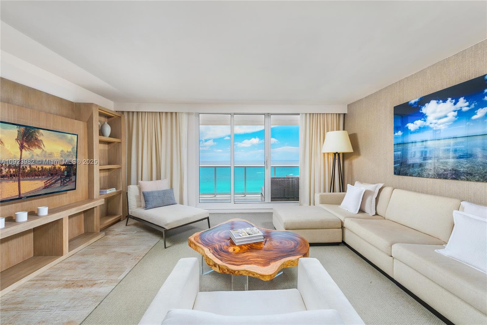 A10923982 — Miami Beach