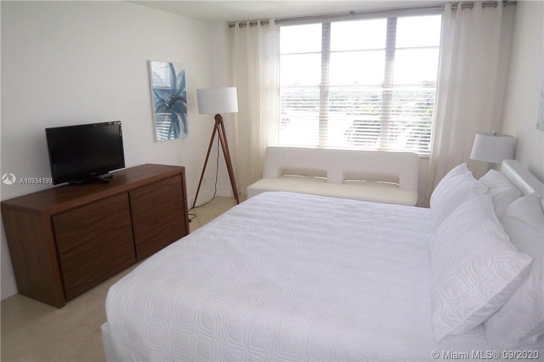 A10934199 — Miami Beach — 23