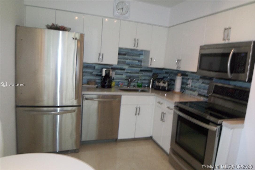A10934199 — Miami Beach — 13