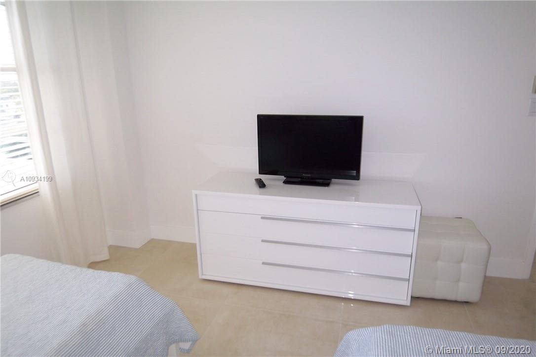 A10934199 — Miami Beach — 16