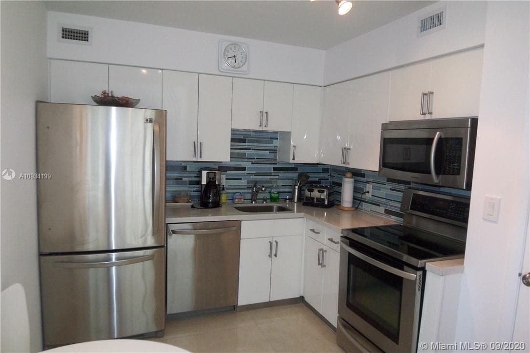 A10934199 — Miami Beach — 12