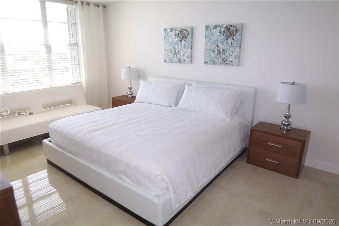A10934199 — Miami Beach — 22