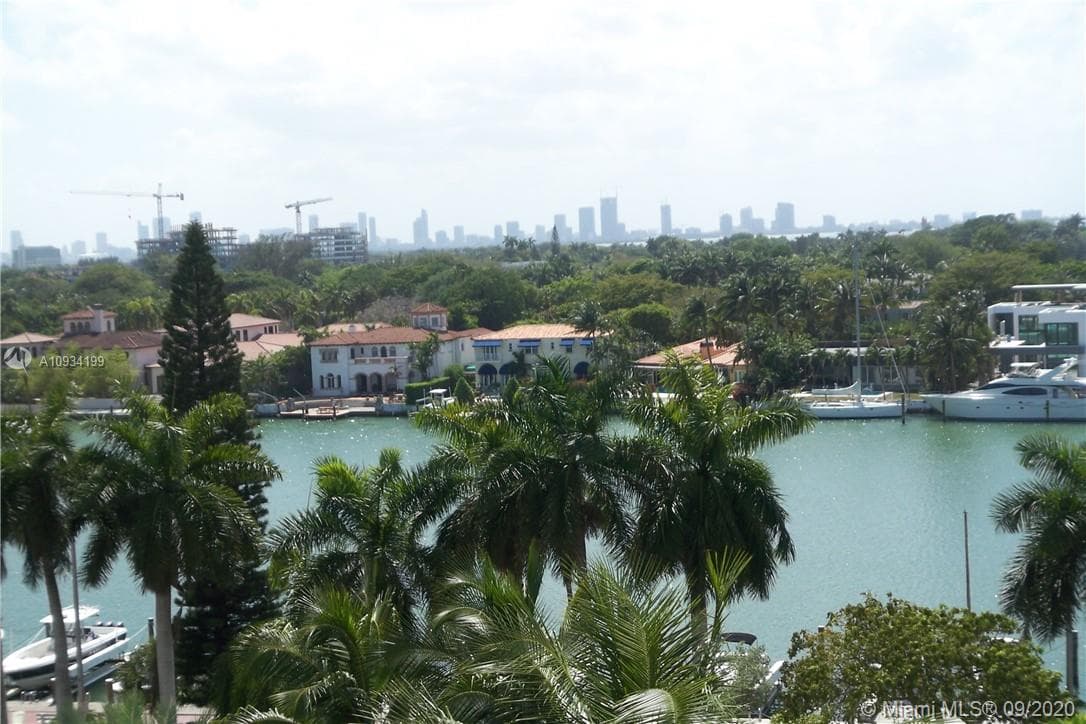 A10934199 — Miami Beach