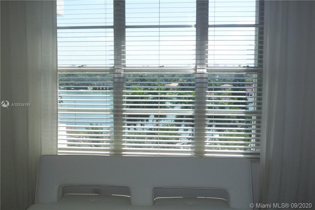 A10934199 — Miami Beach — 24