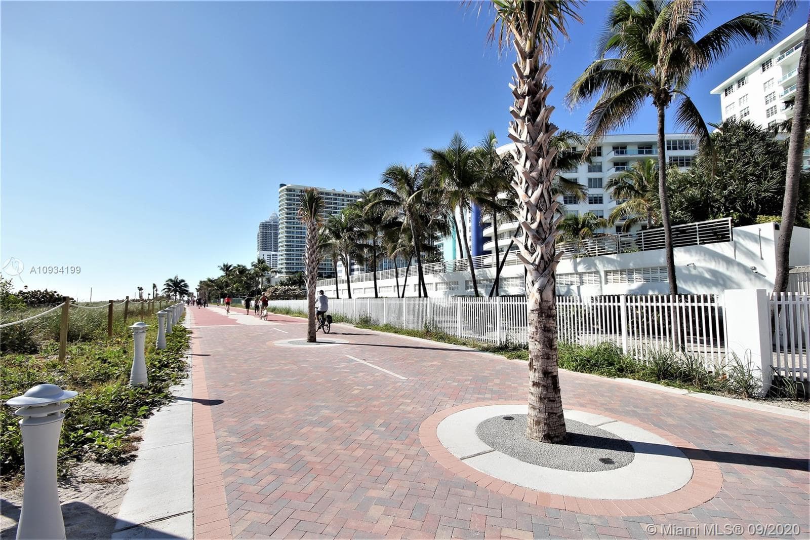 A10934199 — Miami Beach — 38
