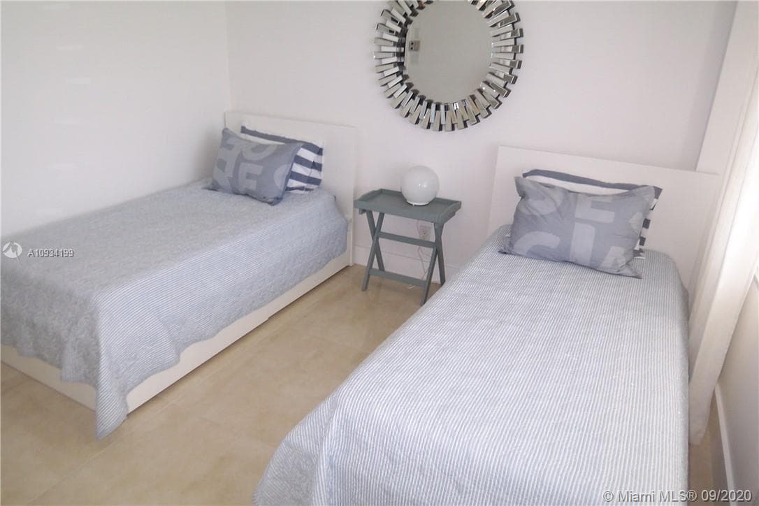 A10934199 — Miami Beach — 15