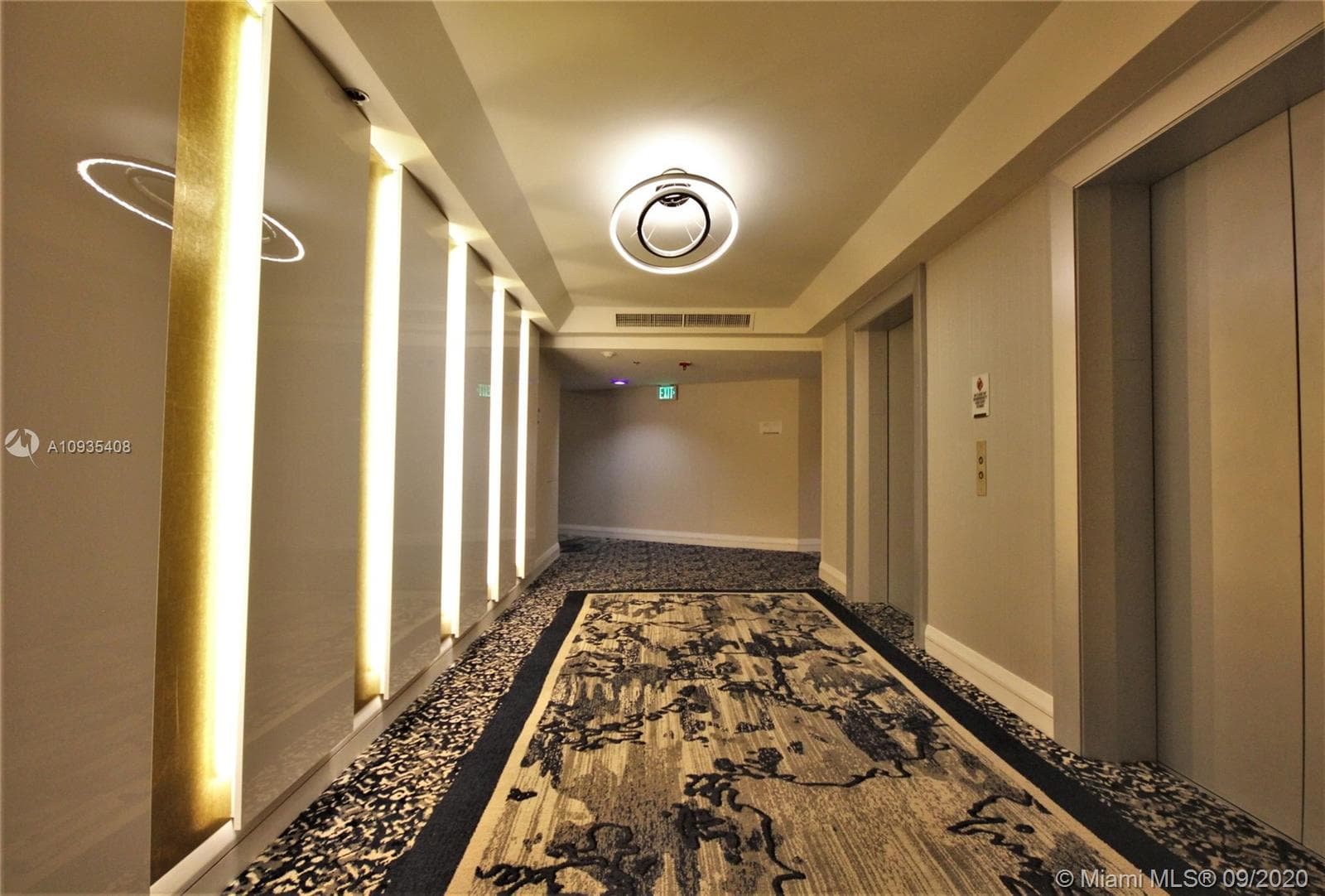 A10935408 — Miami Beach — 42
