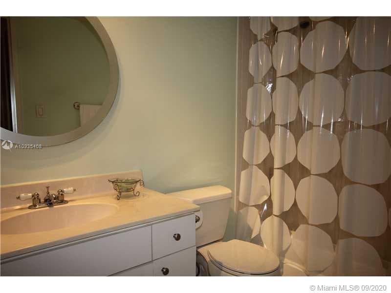 A10935408 — Miami Beach — 17