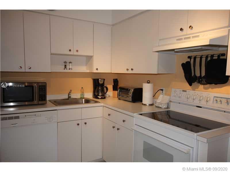 A10935408 — Miami Beach — 10