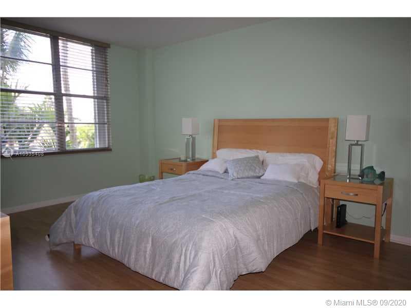 A10935408 — Miami Beach — 14