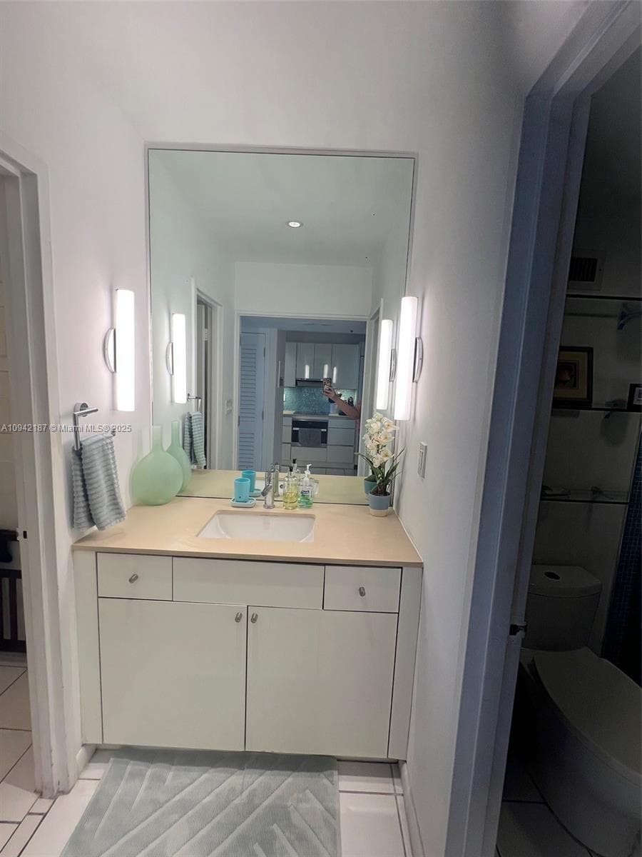 A10942187 — Miami Beach — 23