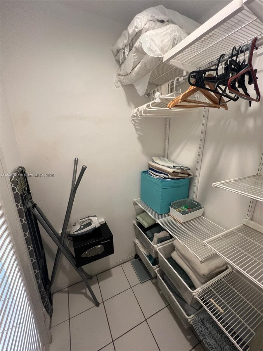 A10942187 — Miami Beach — 27
