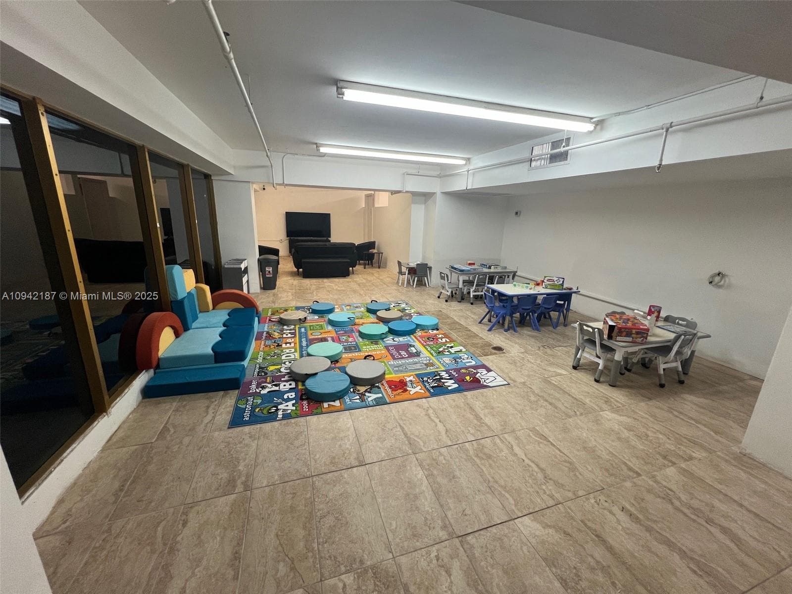 A10942187 — Miami Beach — 47