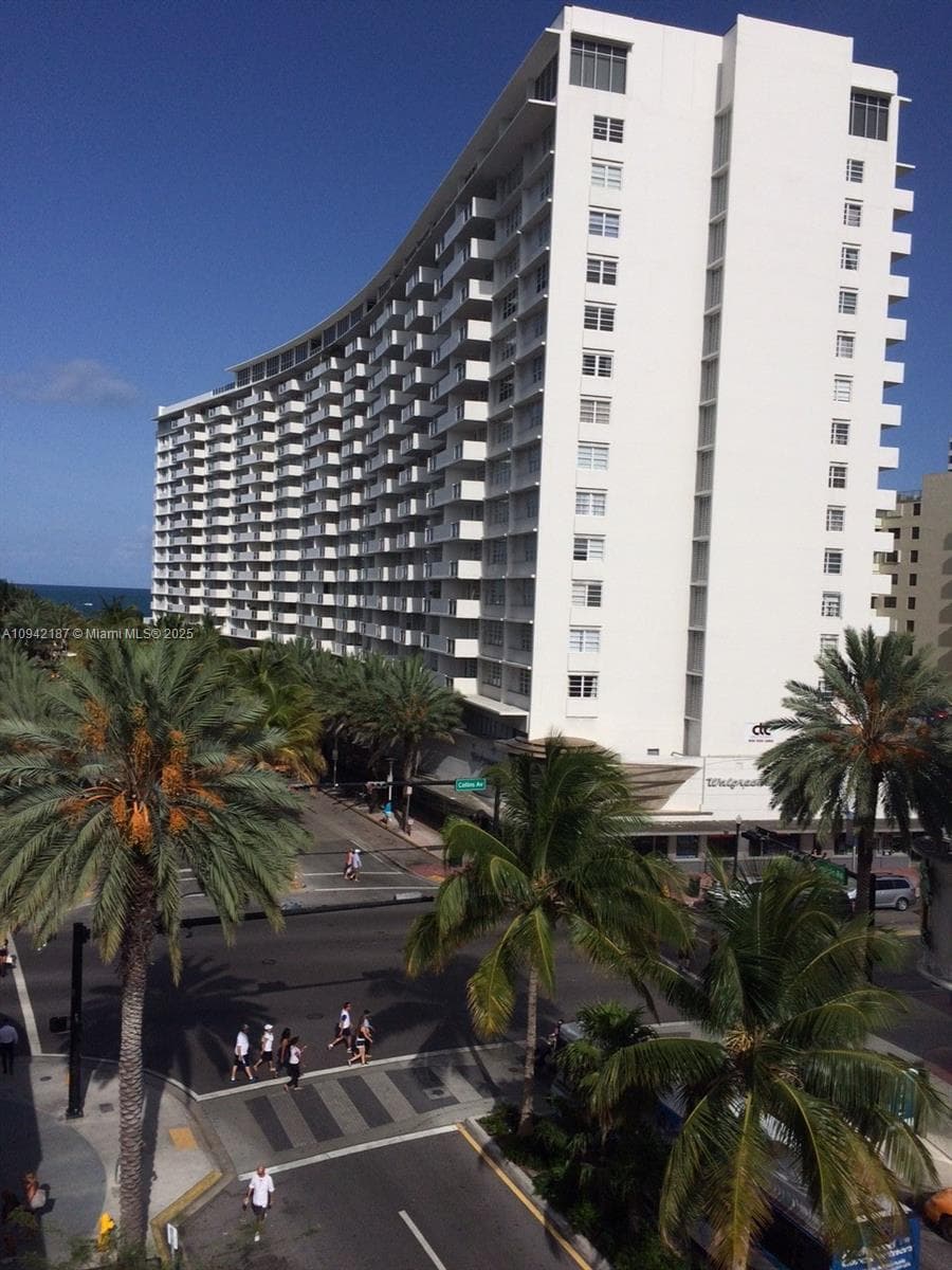 A10942187 — Miami Beach — 50