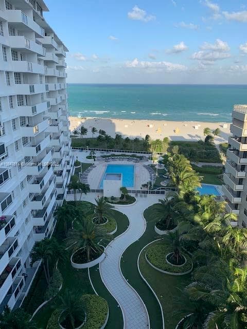 A10947614 — Miami Beach — 12
