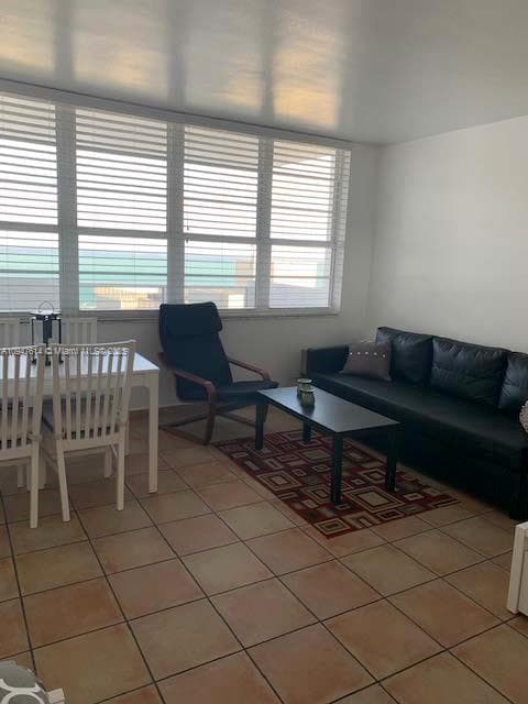 A10947614 — Miami Beach