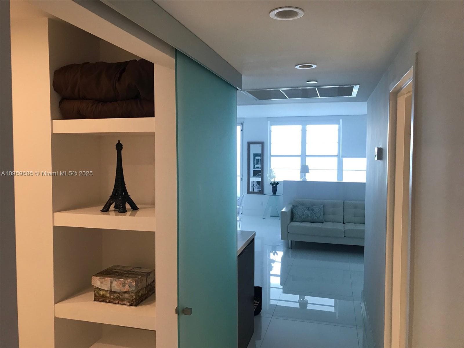 A10959685 — Miami Beach — 11