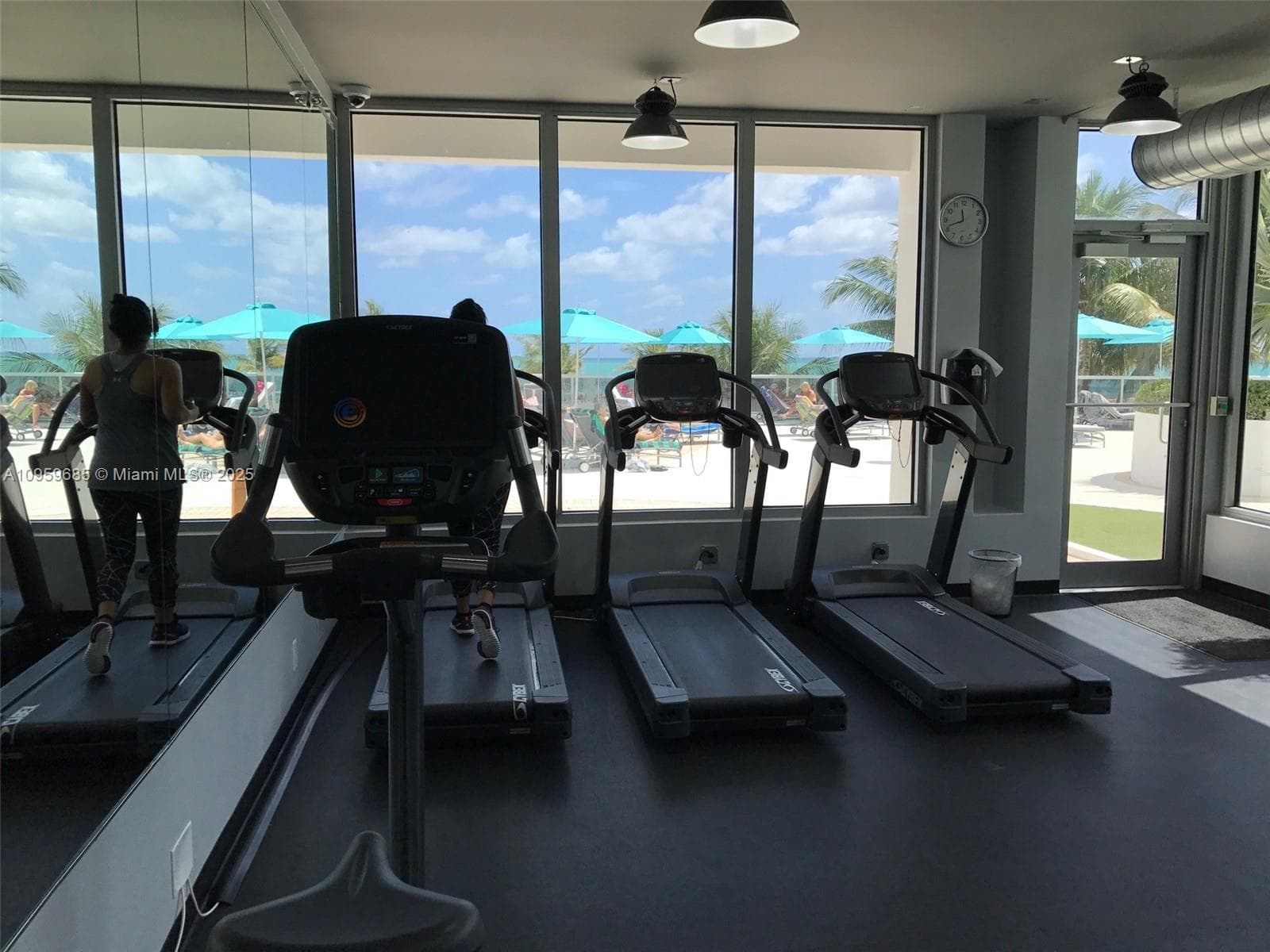 A10959685 — Miami Beach — 39