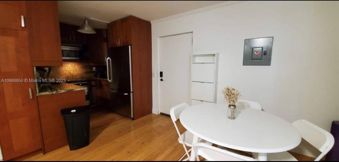 A10988650 — Miami Beach — 11