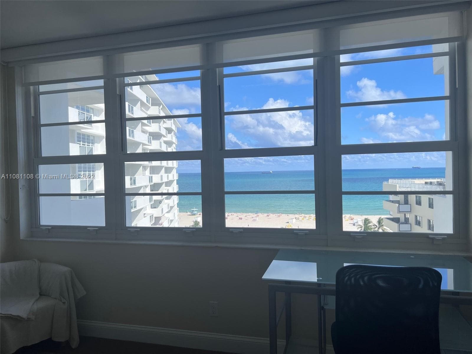 A11081108 — Miami Beach — 18