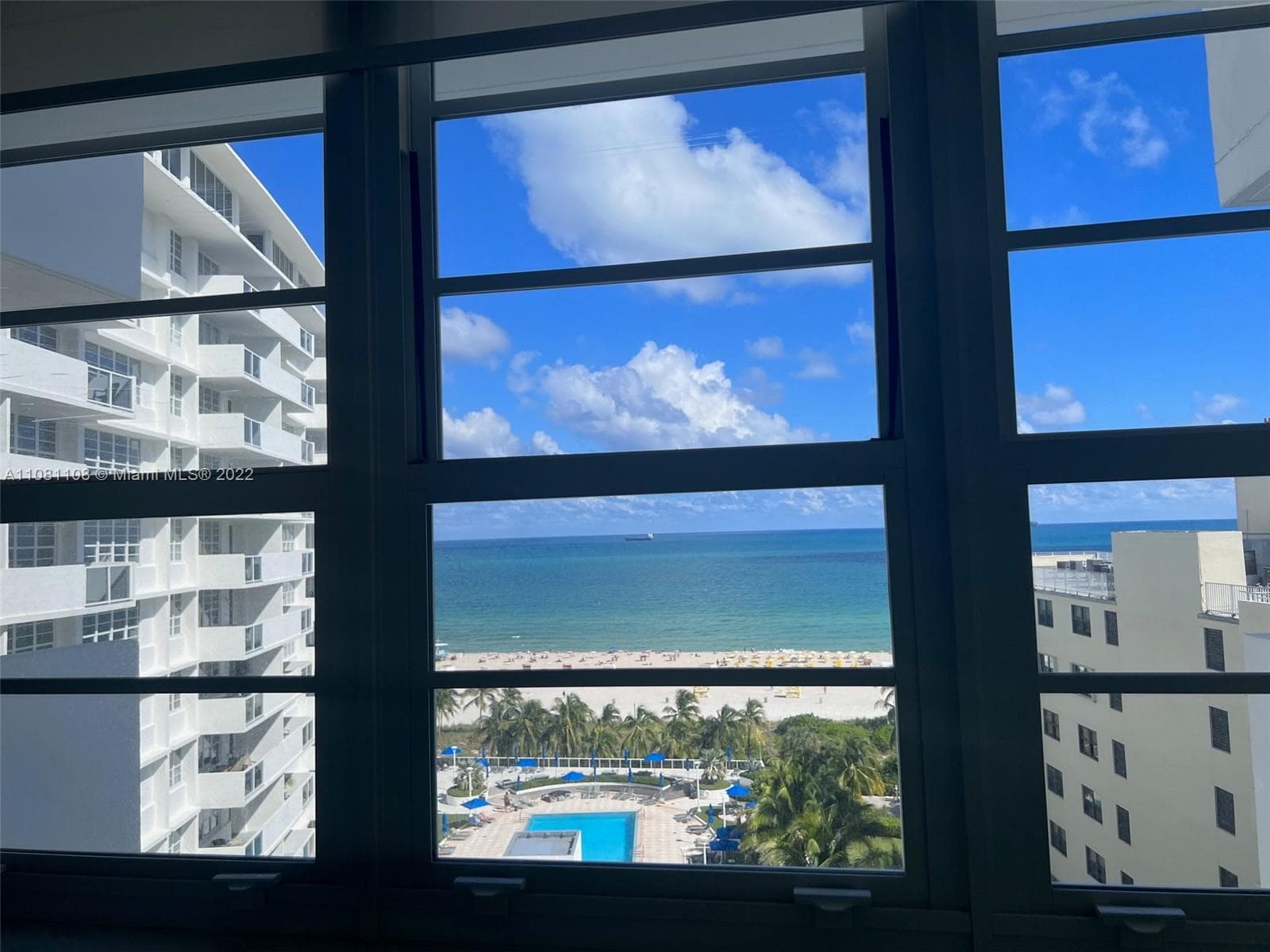 A11081108 — Miami Beach — 19