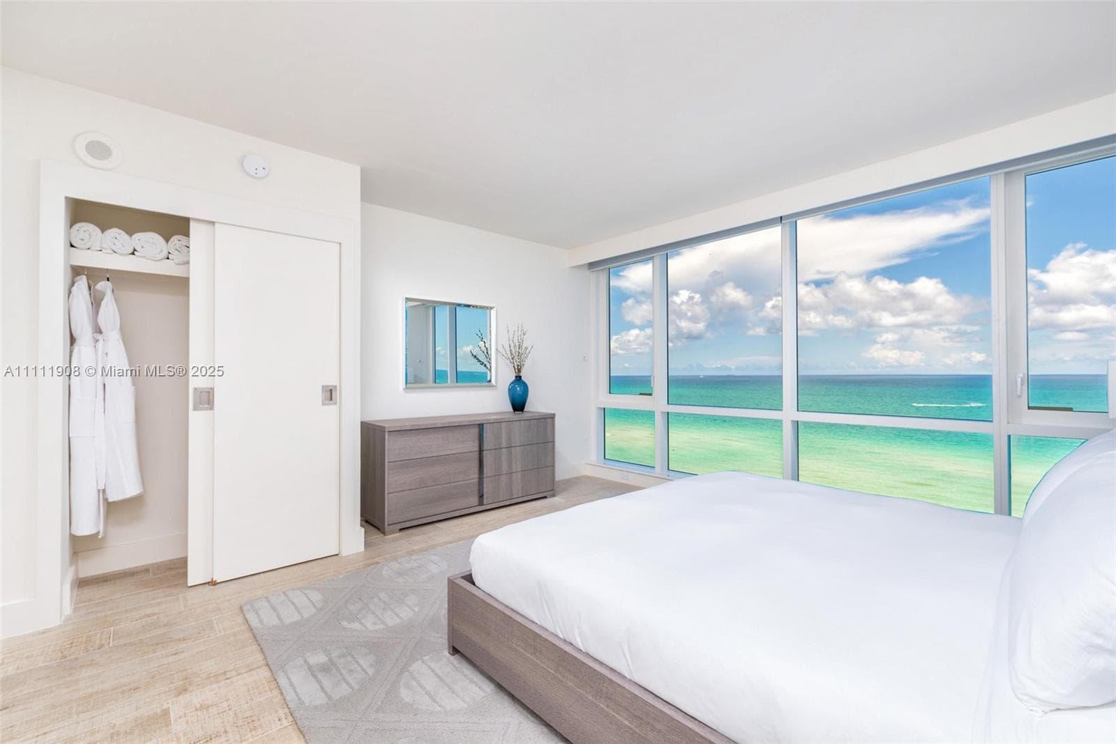 A11111908 — Miami Beach — 4