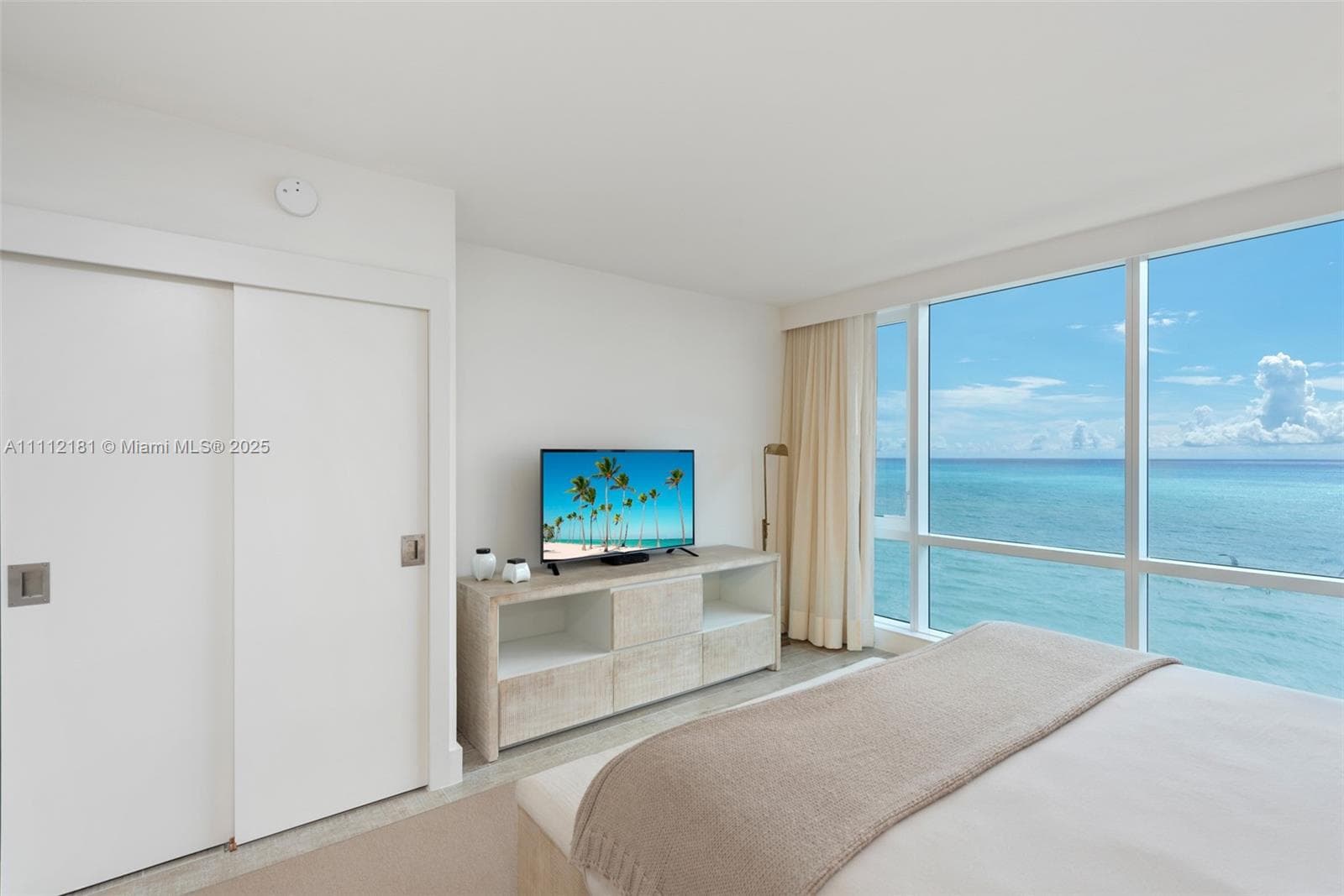 A11112181 — Miami Beach — 12