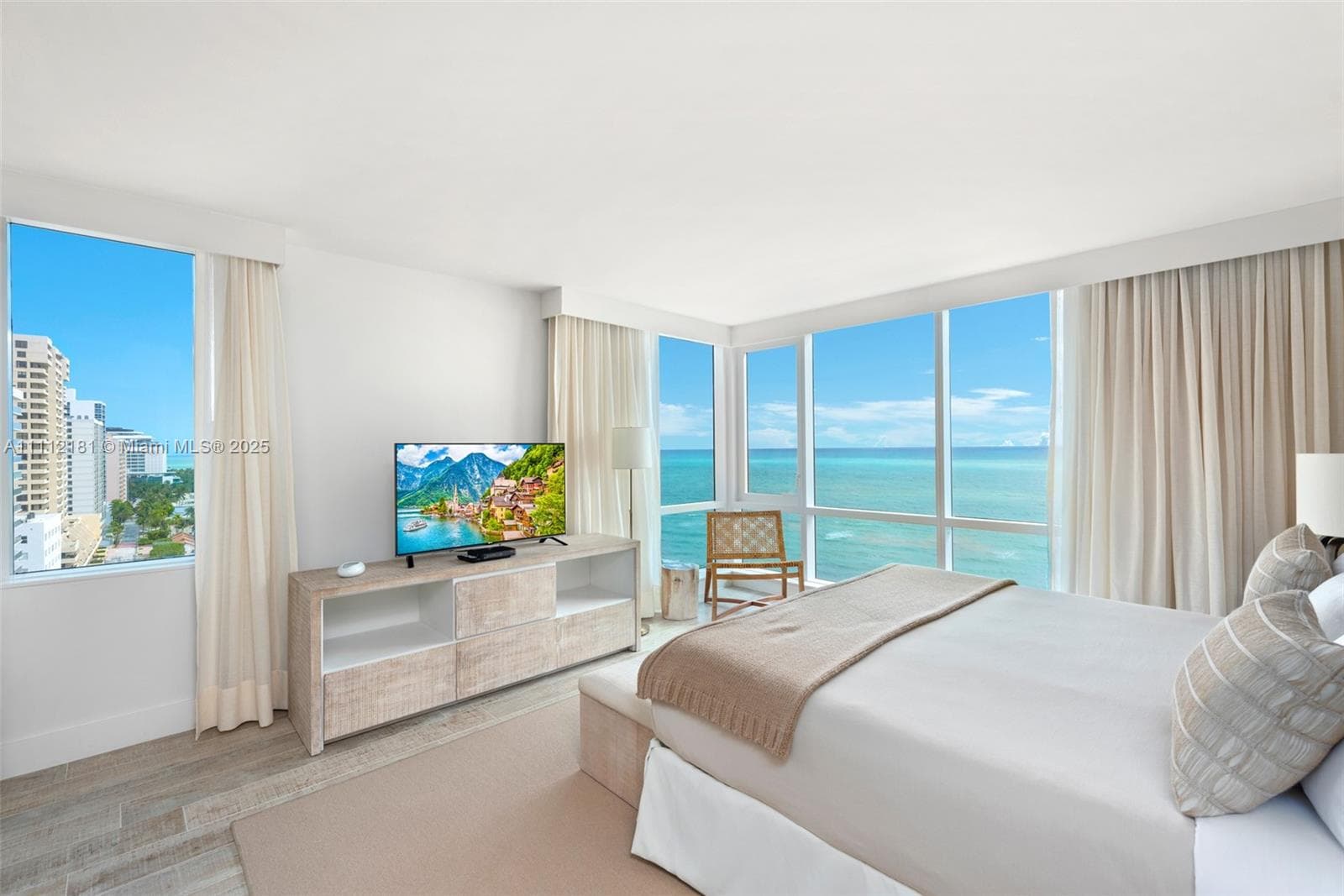 A11112181 — Miami Beach