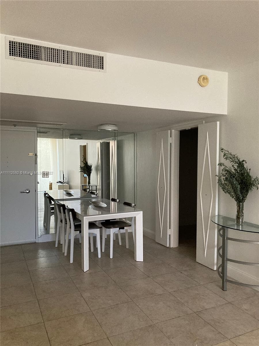 A11112592 — Miami Beach — 5