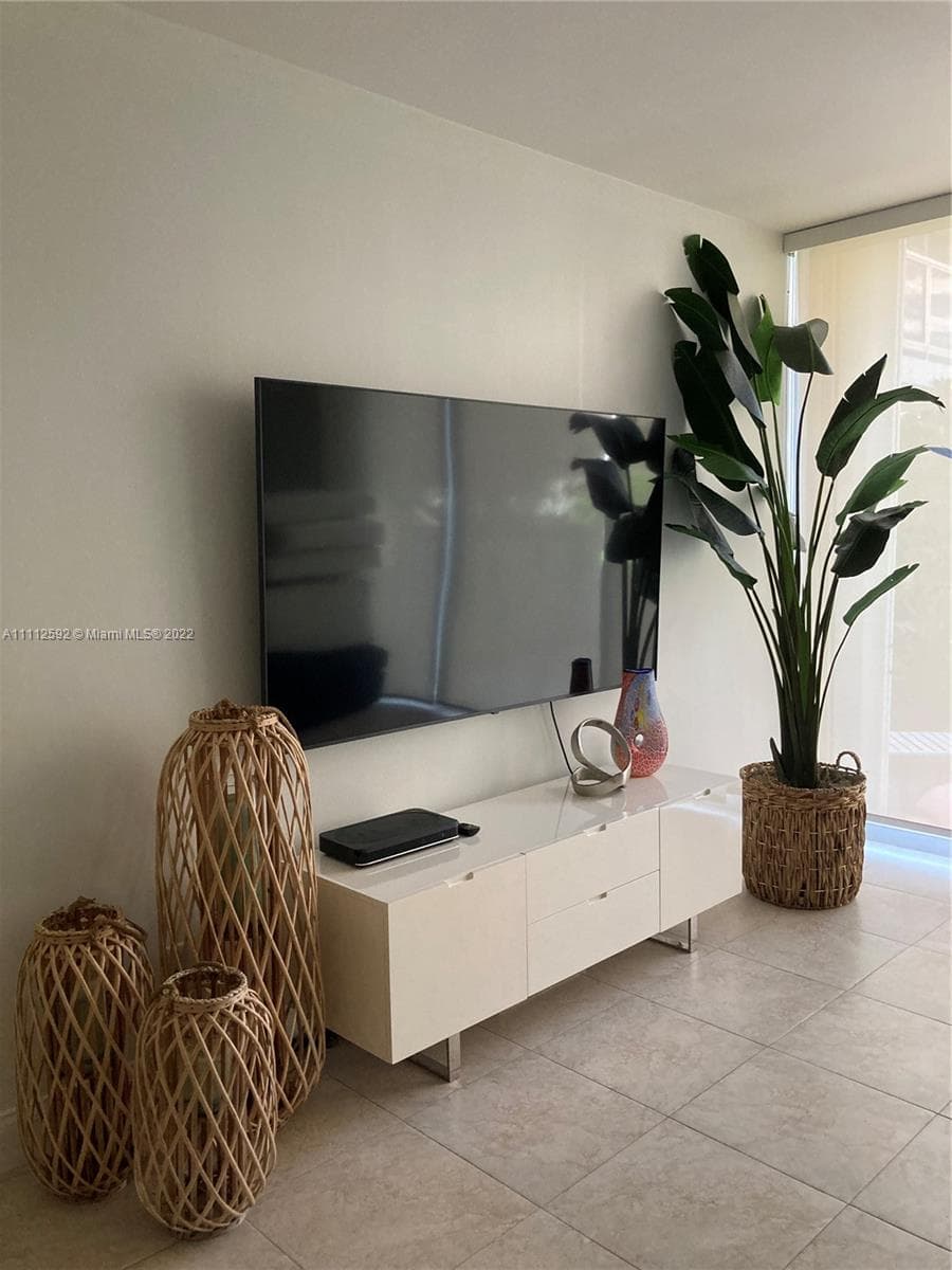 A11112592 — Miami Beach — 8