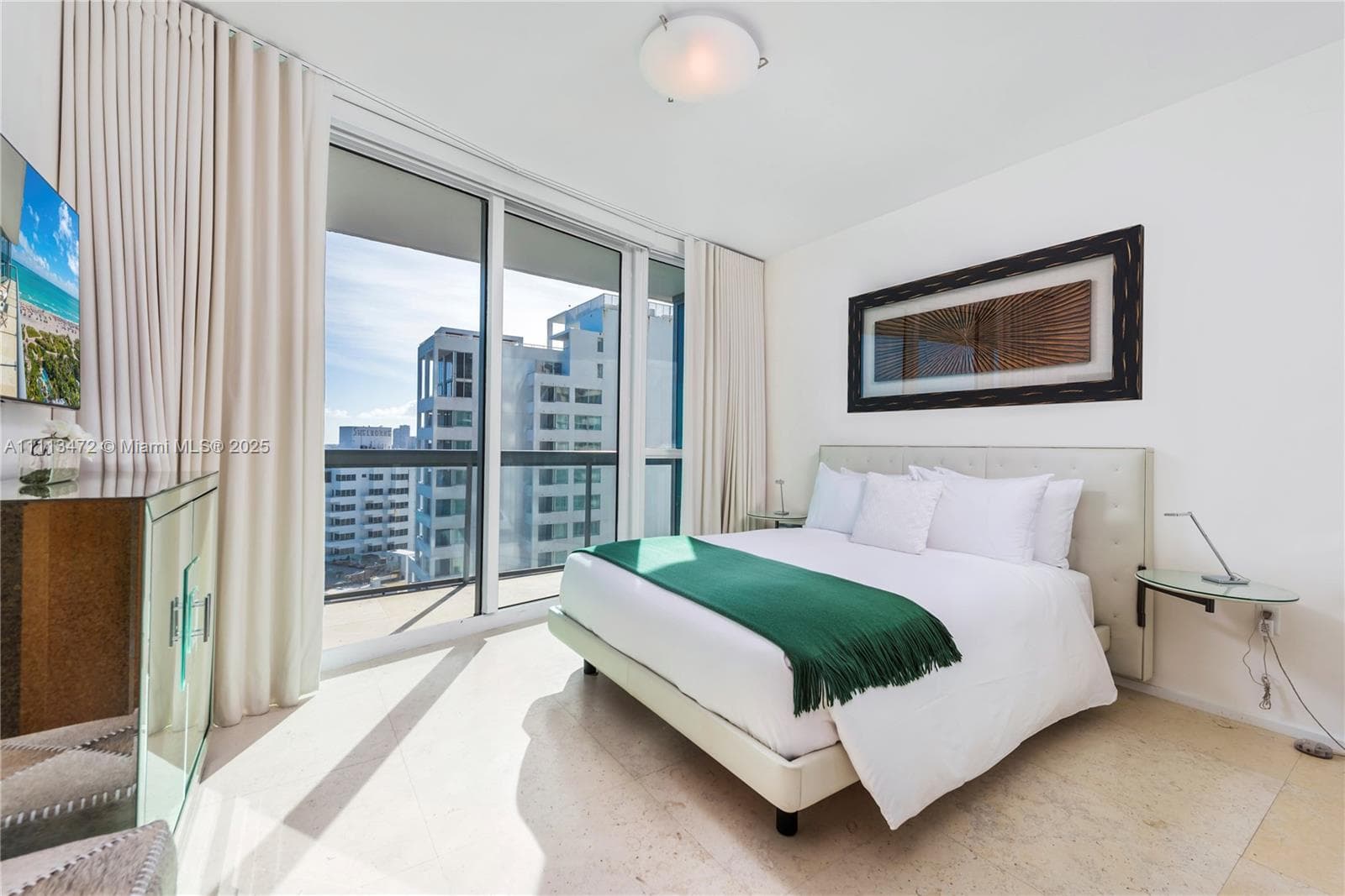 A11113472 — Miami Beach — 17