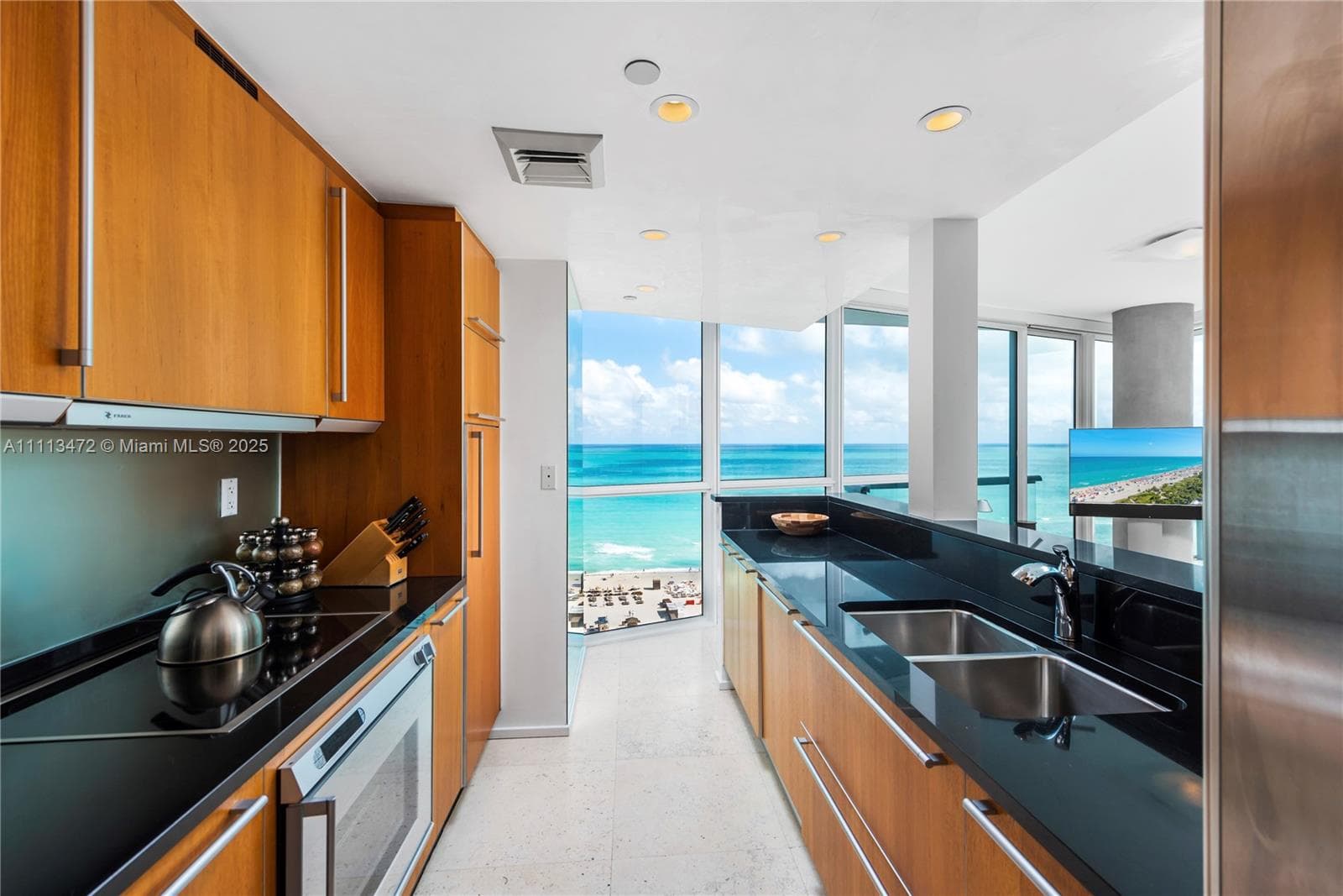 A11113472 — Miami Beach — 5