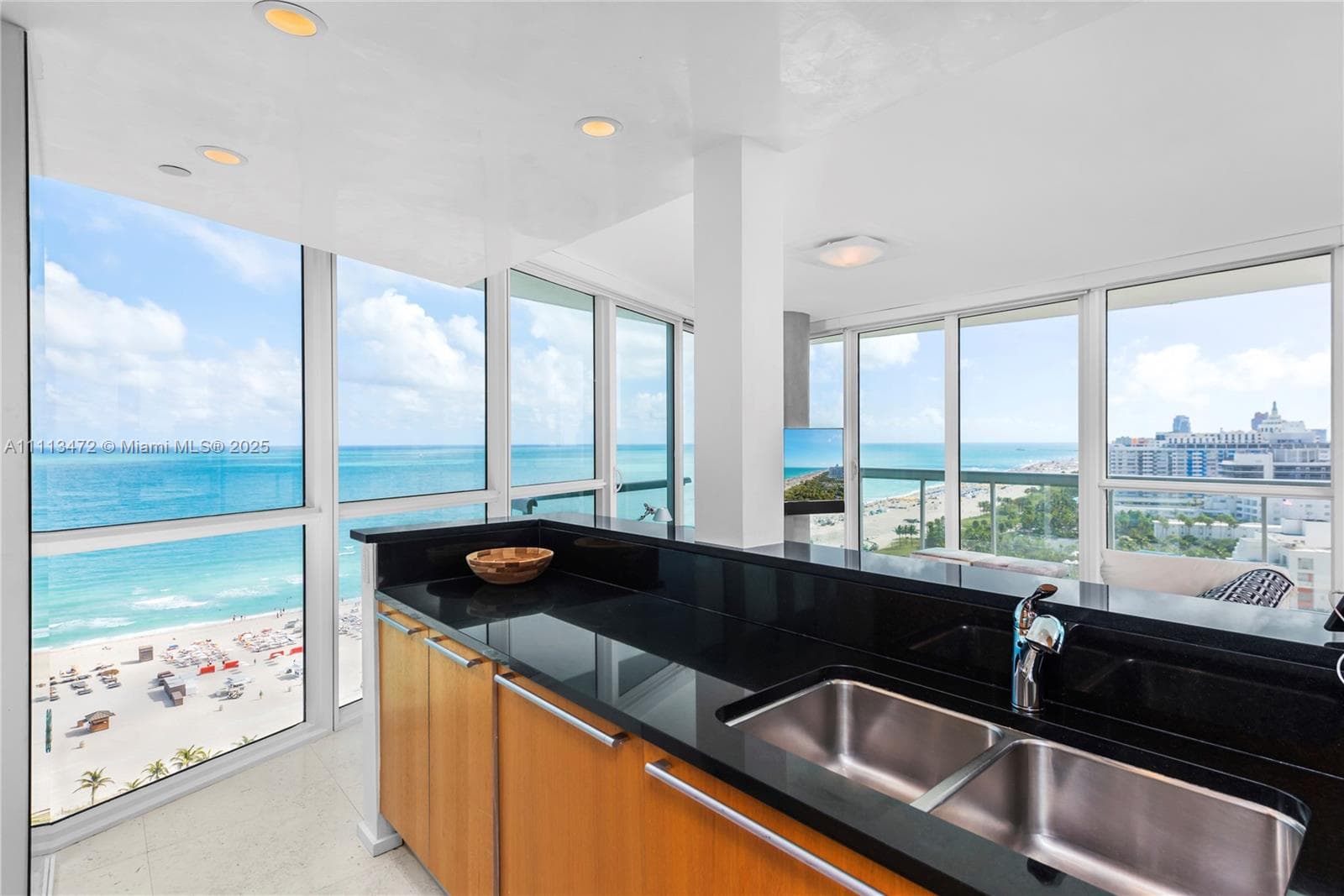 A11113472 — Miami Beach — 9