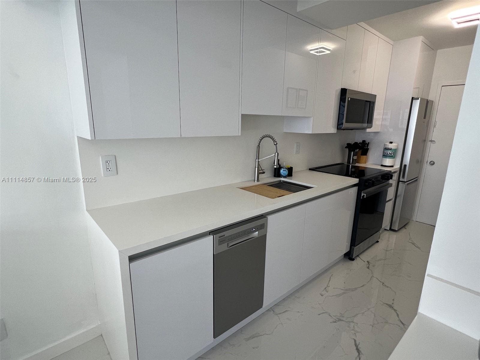 A11114857 — Miami Beach — 7