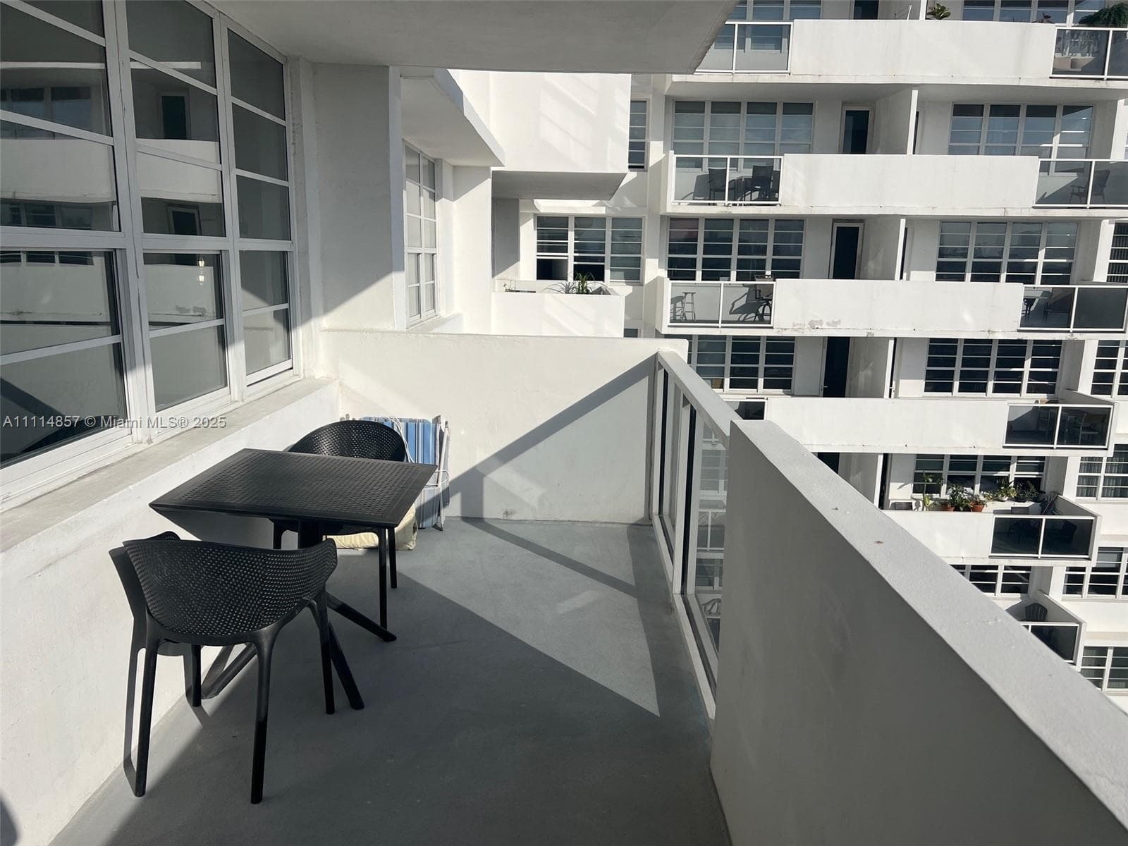 A11114857 — Miami Beach — 3