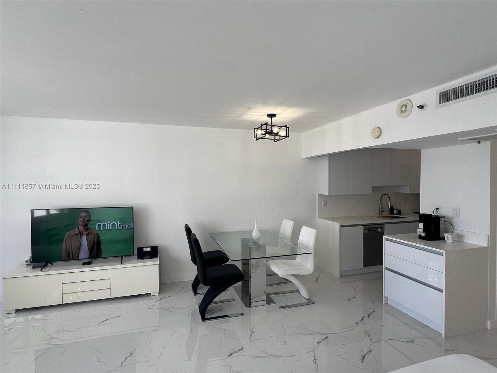 A11114857 — Miami Beach — 5