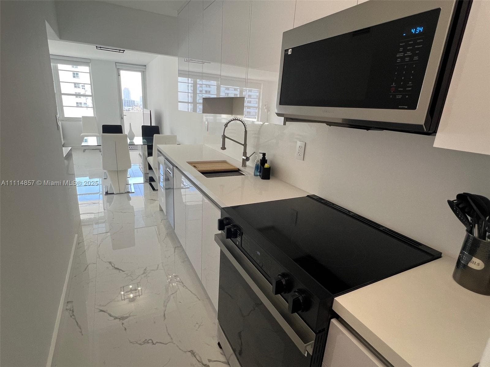 A11114857 — Miami Beach — 8