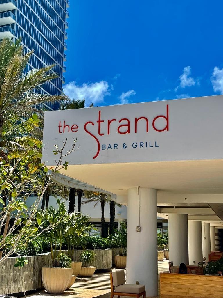 A11130808 — Miami Beach — 9