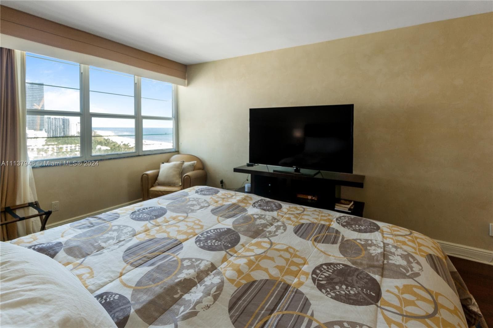 A11137946 — Miami Beach — 13