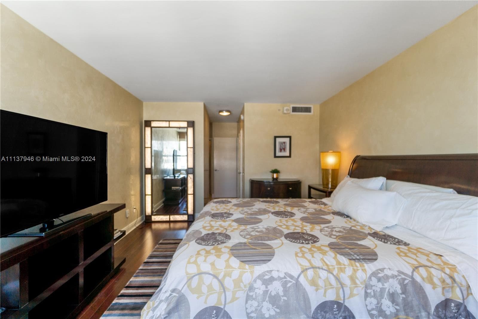A11137946 — Miami Beach — 16