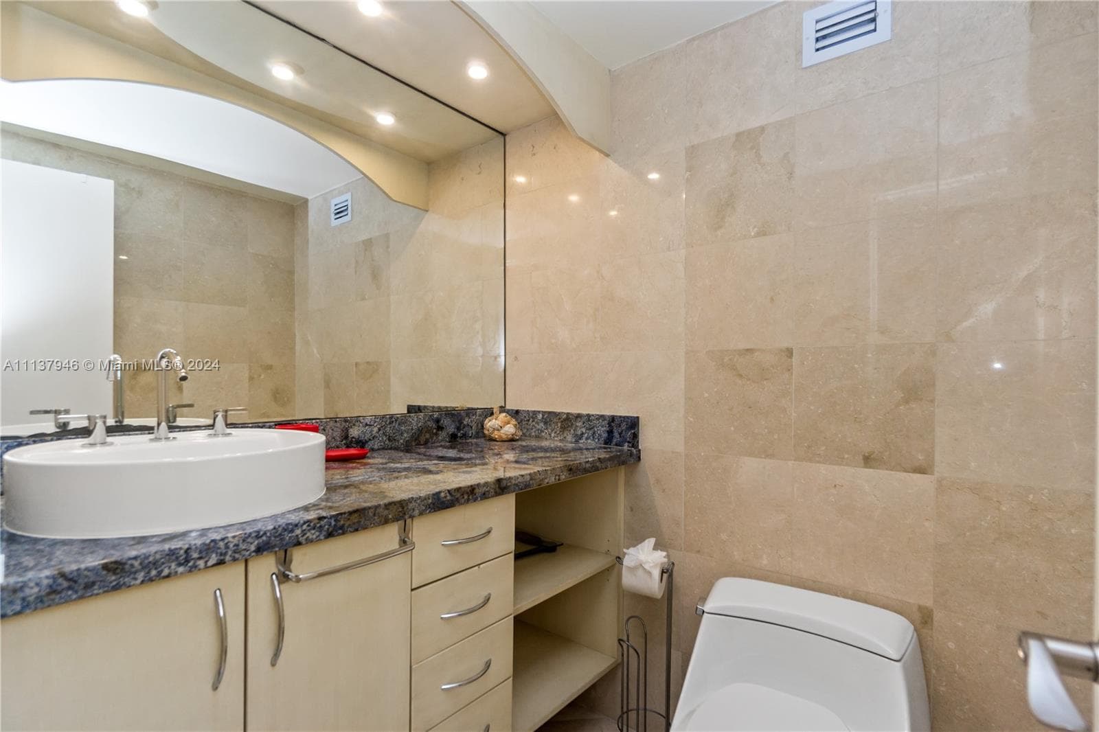 A11137946 — Miami Beach — 10