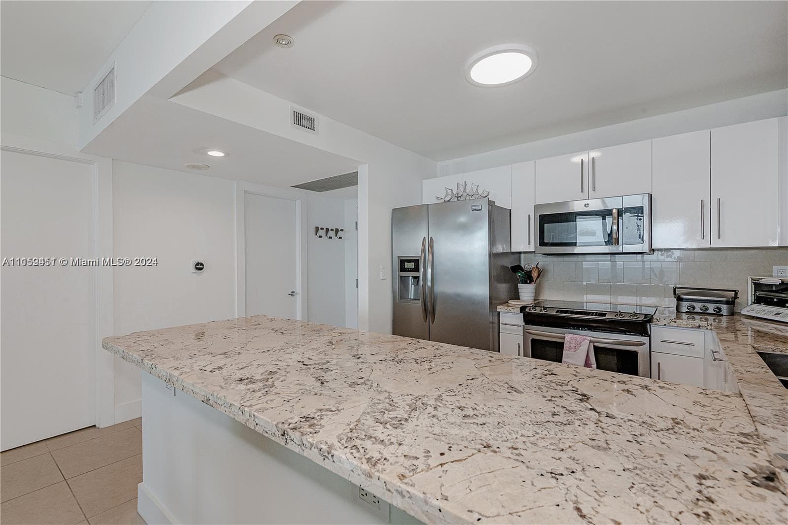 A11159451 — Miami Beach — 17