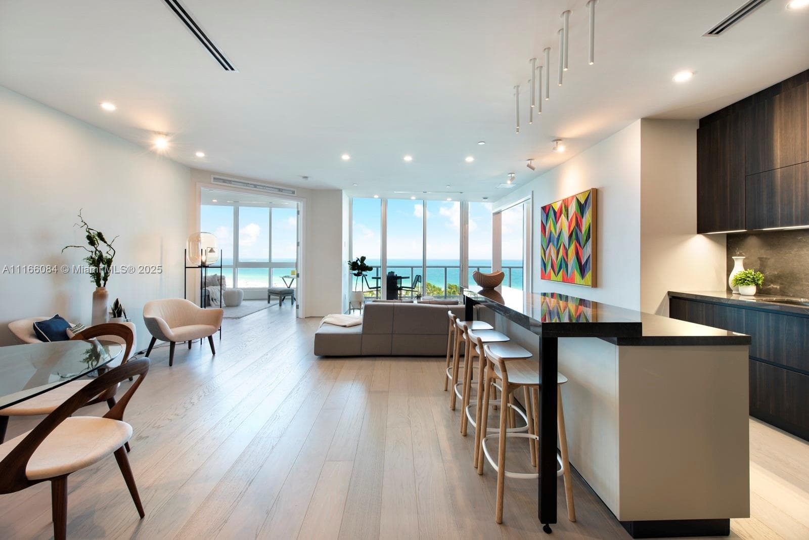 A11166084 — Miami Beach — 16