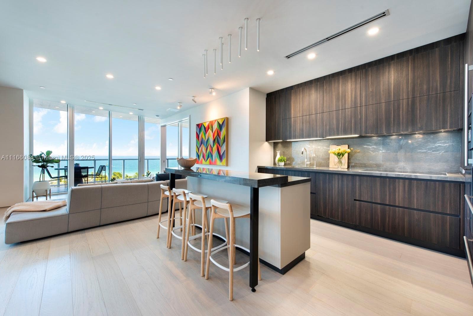 A11166084 — Miami Beach