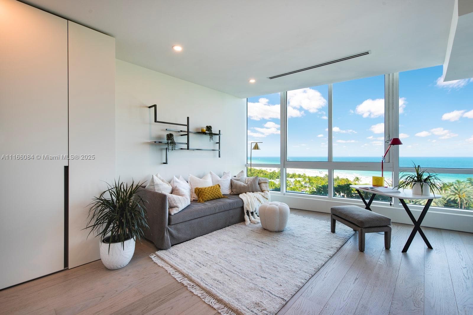 A11166084 — Miami Beach — 10