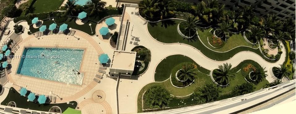 A11181111 — Miami Beach — 3